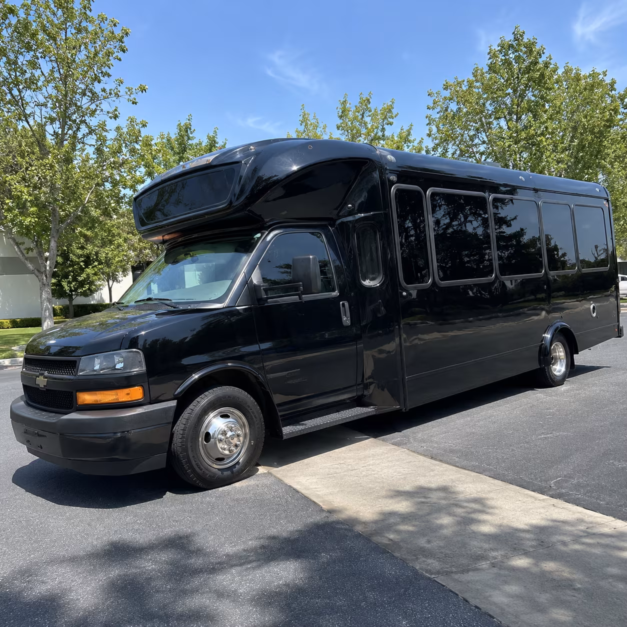 akron 15 passenger party bus